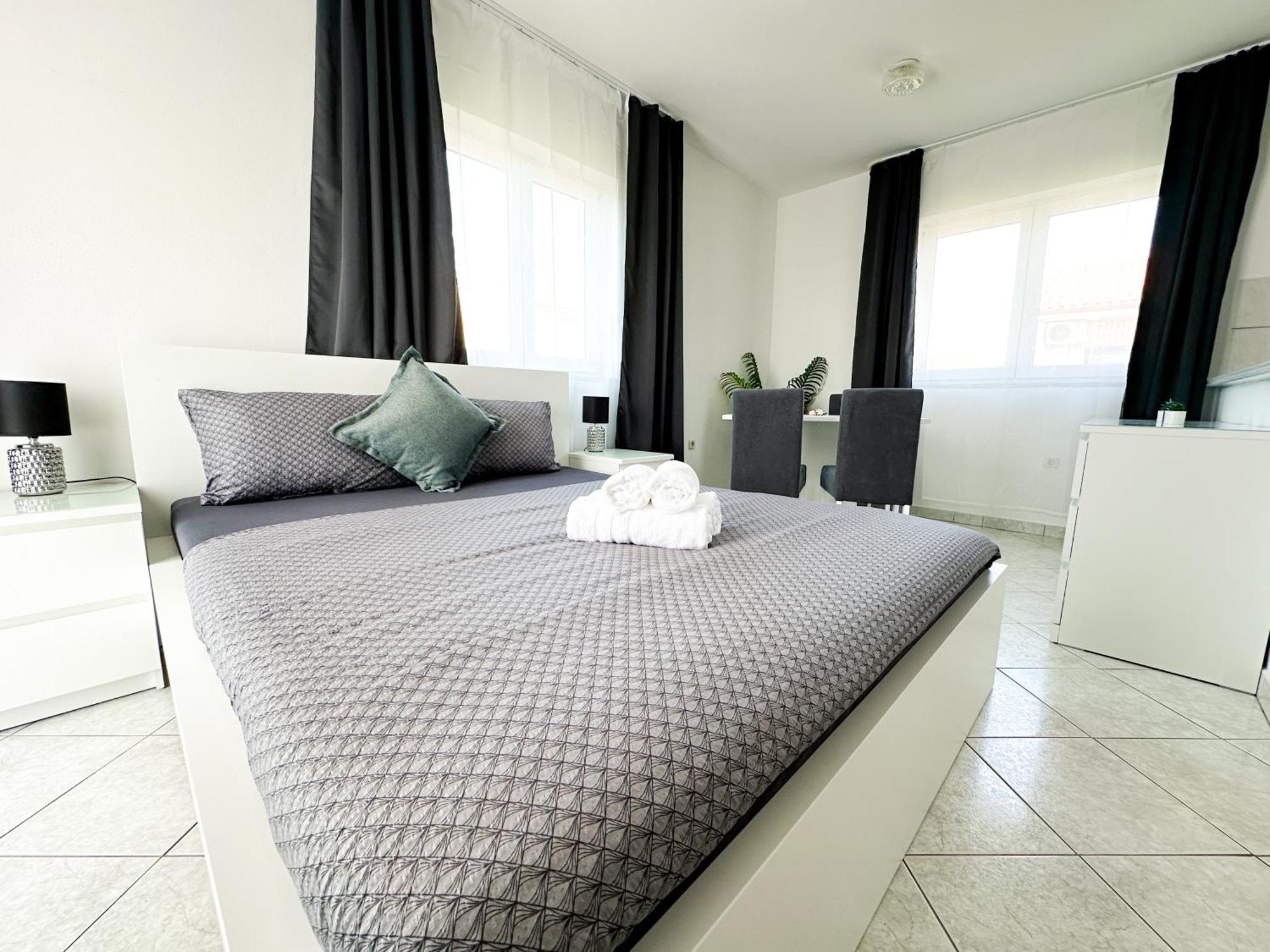 Sunside Apartments Pula Extérieur photo