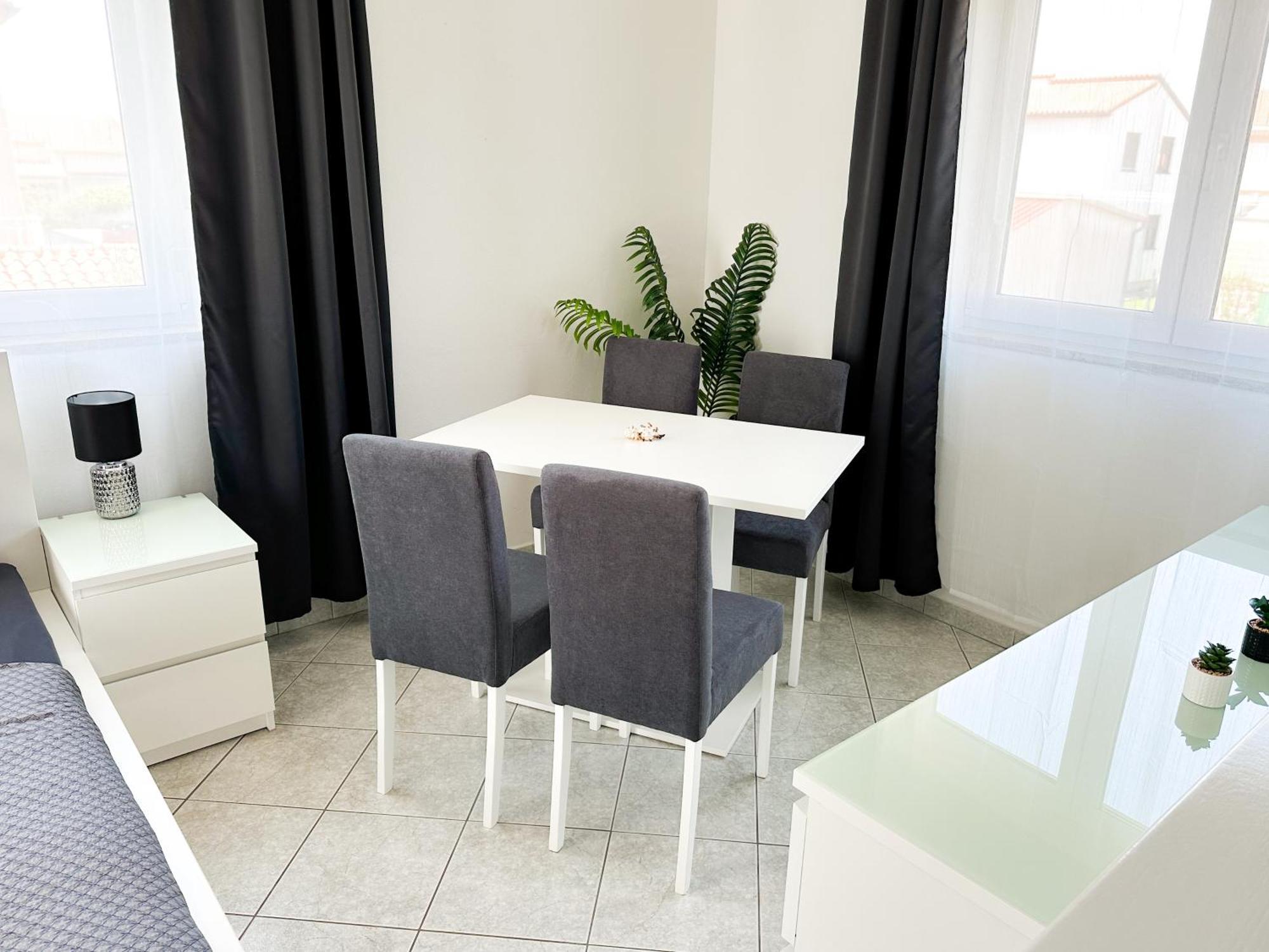 Sunside Apartments Pula Extérieur photo